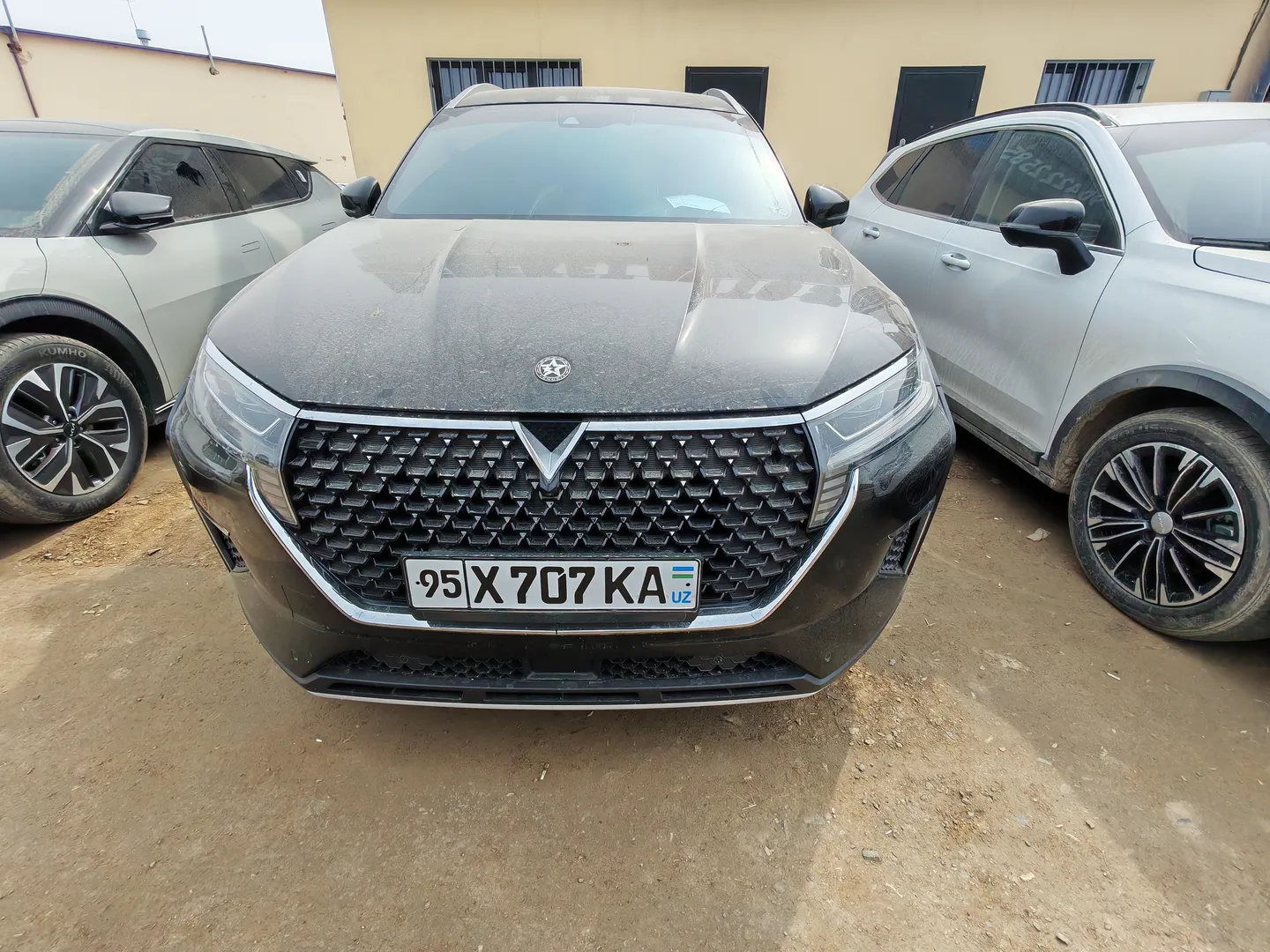 Nissan Venucia - 4