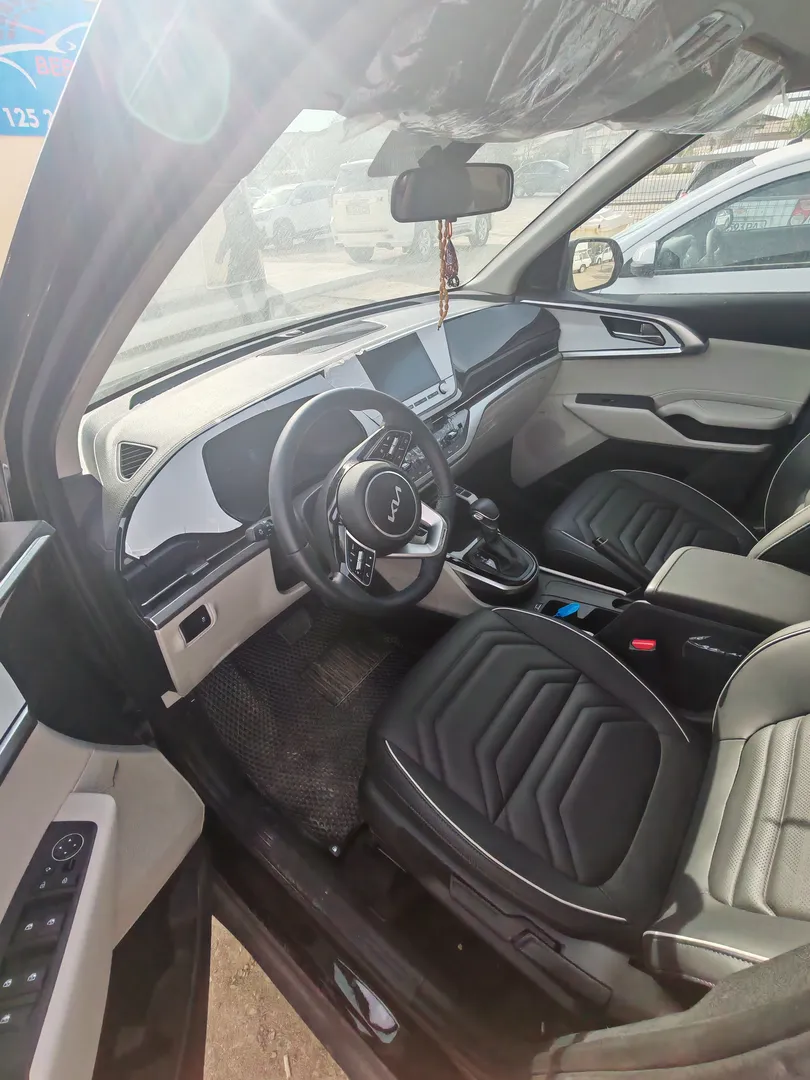Kia Carens - 3