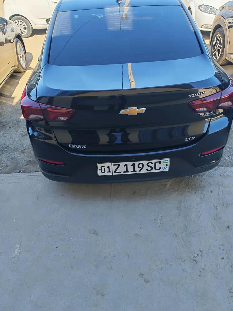 Chevrolet Onix - 2