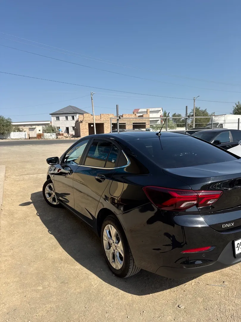 Chevrolet Onix Primer + - 5