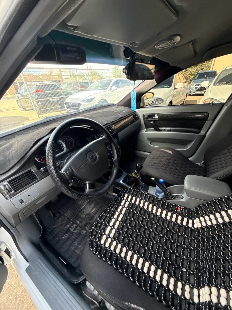 Chevrolet Gentra - 2