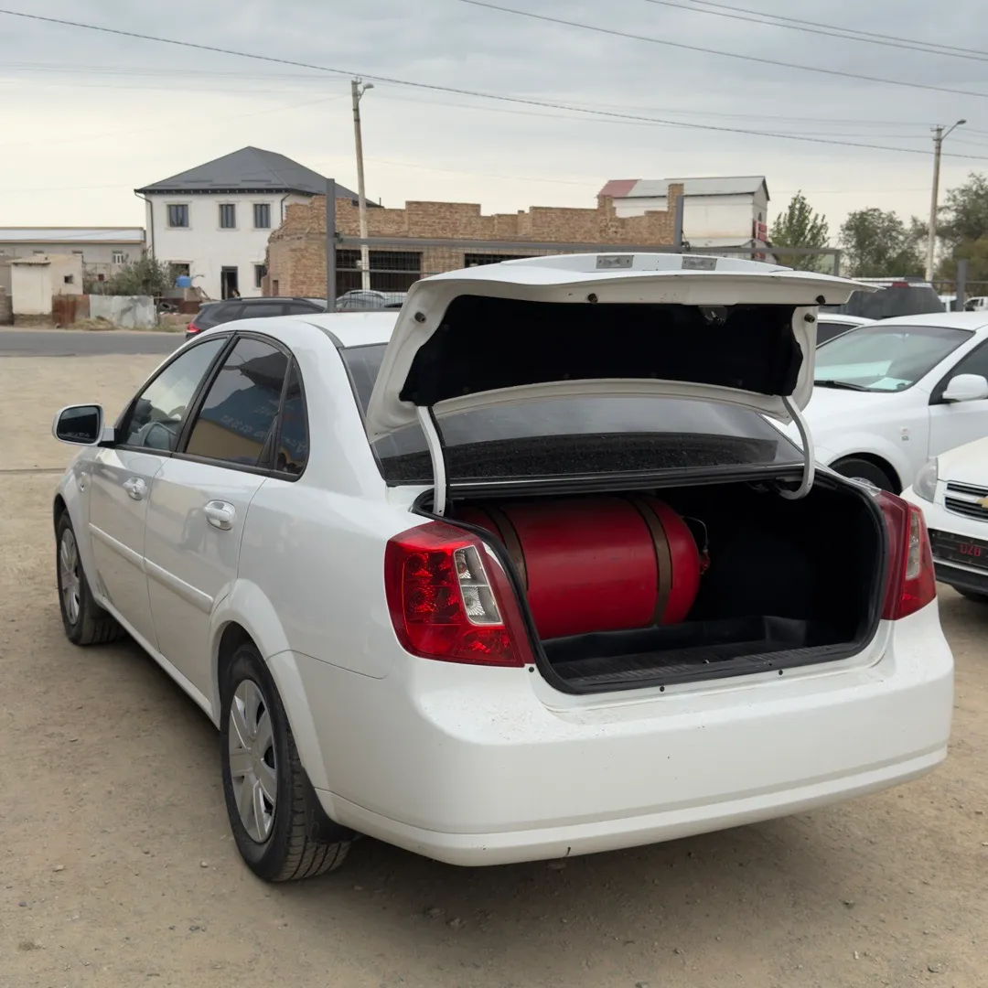 Chevrolet Gentra - 3