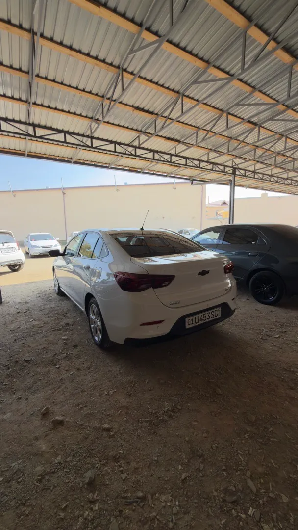 Chevrolet Onix LTZ - 3