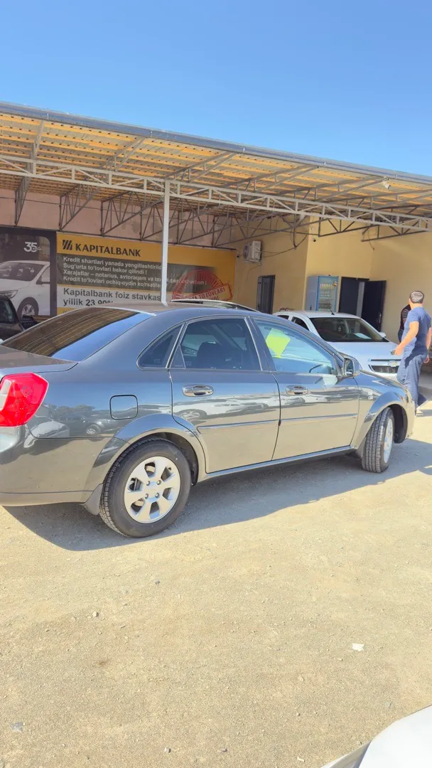 Chevrolet Gentra - 4