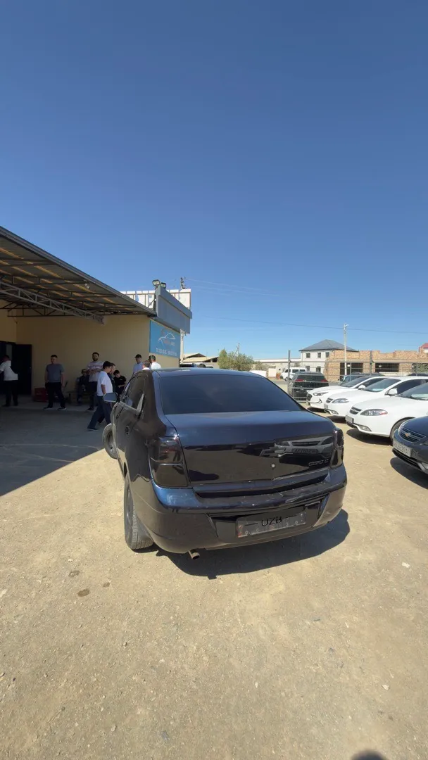 Chevrolet Cobalt - 2