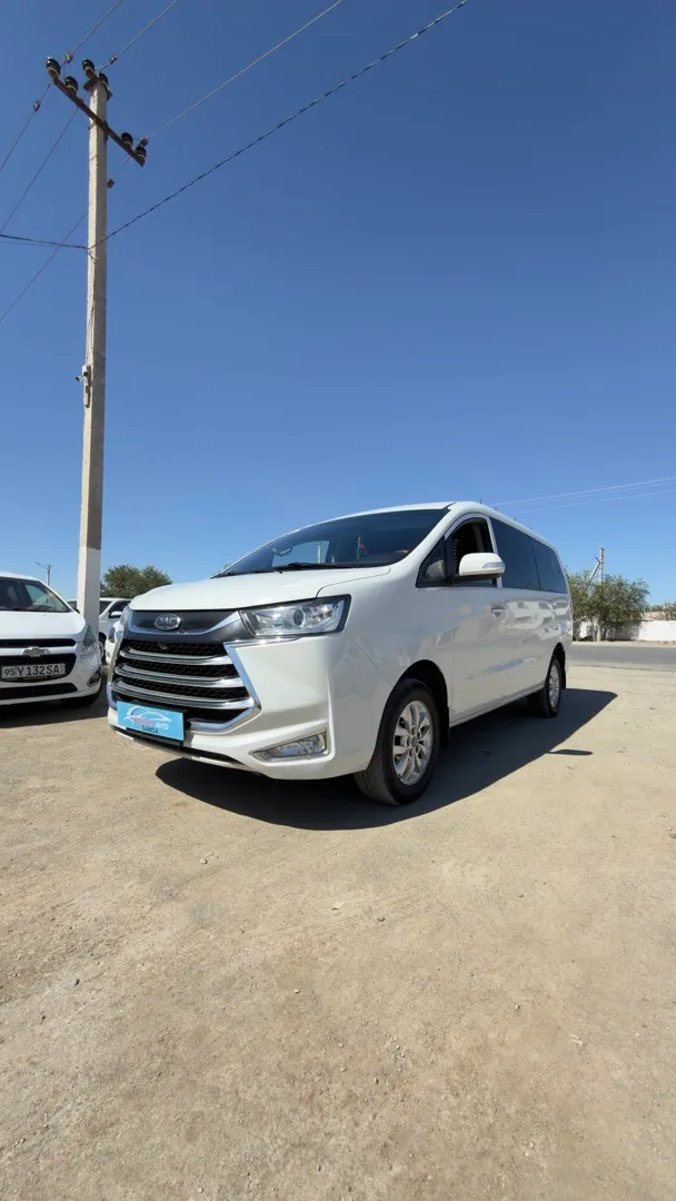 JAC M4 - 3