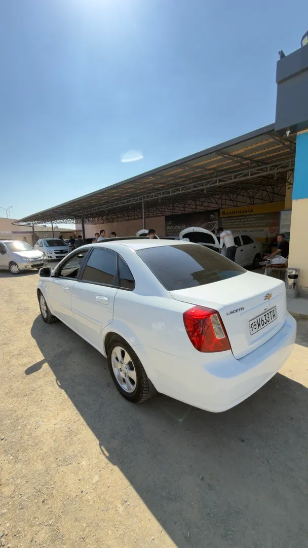 Chevrolet Gentra - 2