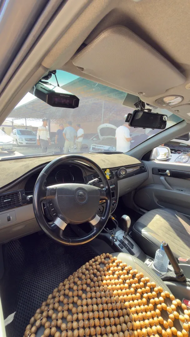 Chevrolet Gentra - 4