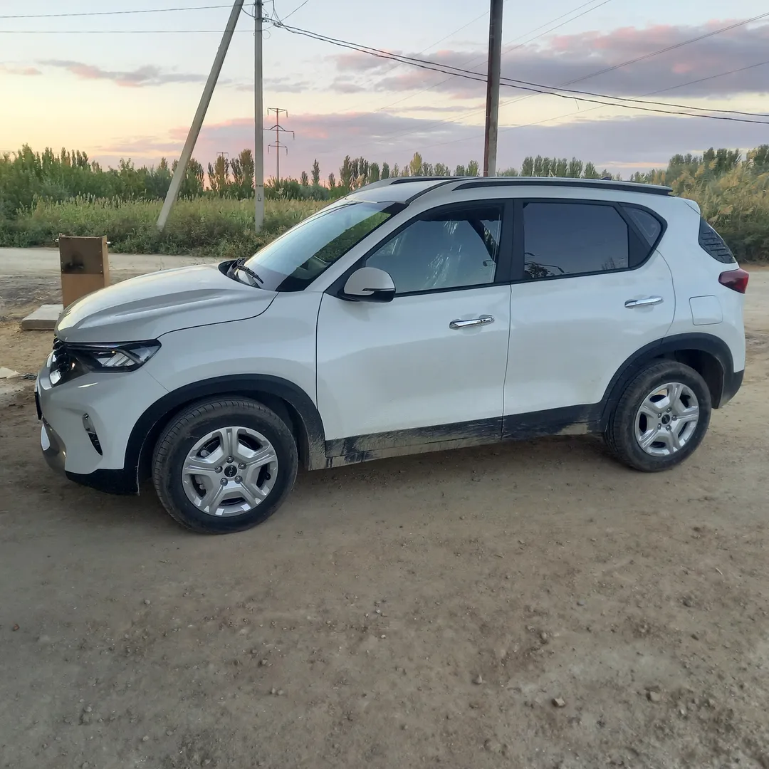 Kia Sonet - 2